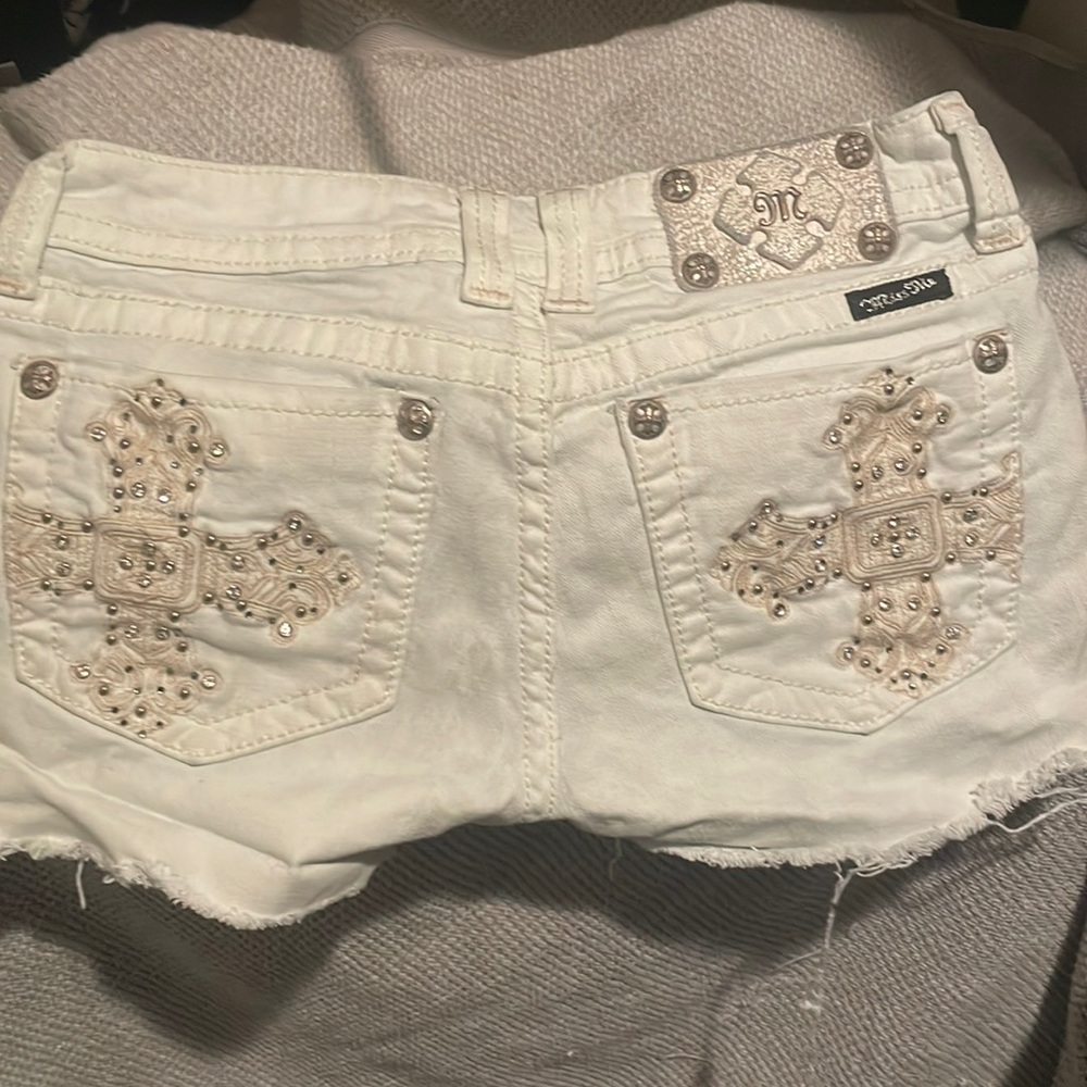 MISS ME SHORTSloved these but I gained weight they make your figure look so good